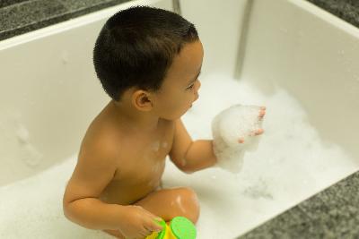 Johan Taking Bath