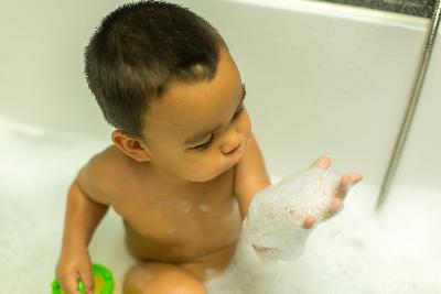 Johan Taking Bath